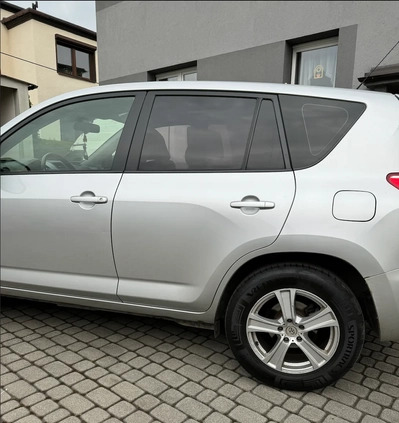 Toyota RAV4 cena 30000 przebieg: 233000, rok produkcji 2007 z Szubin małe 191